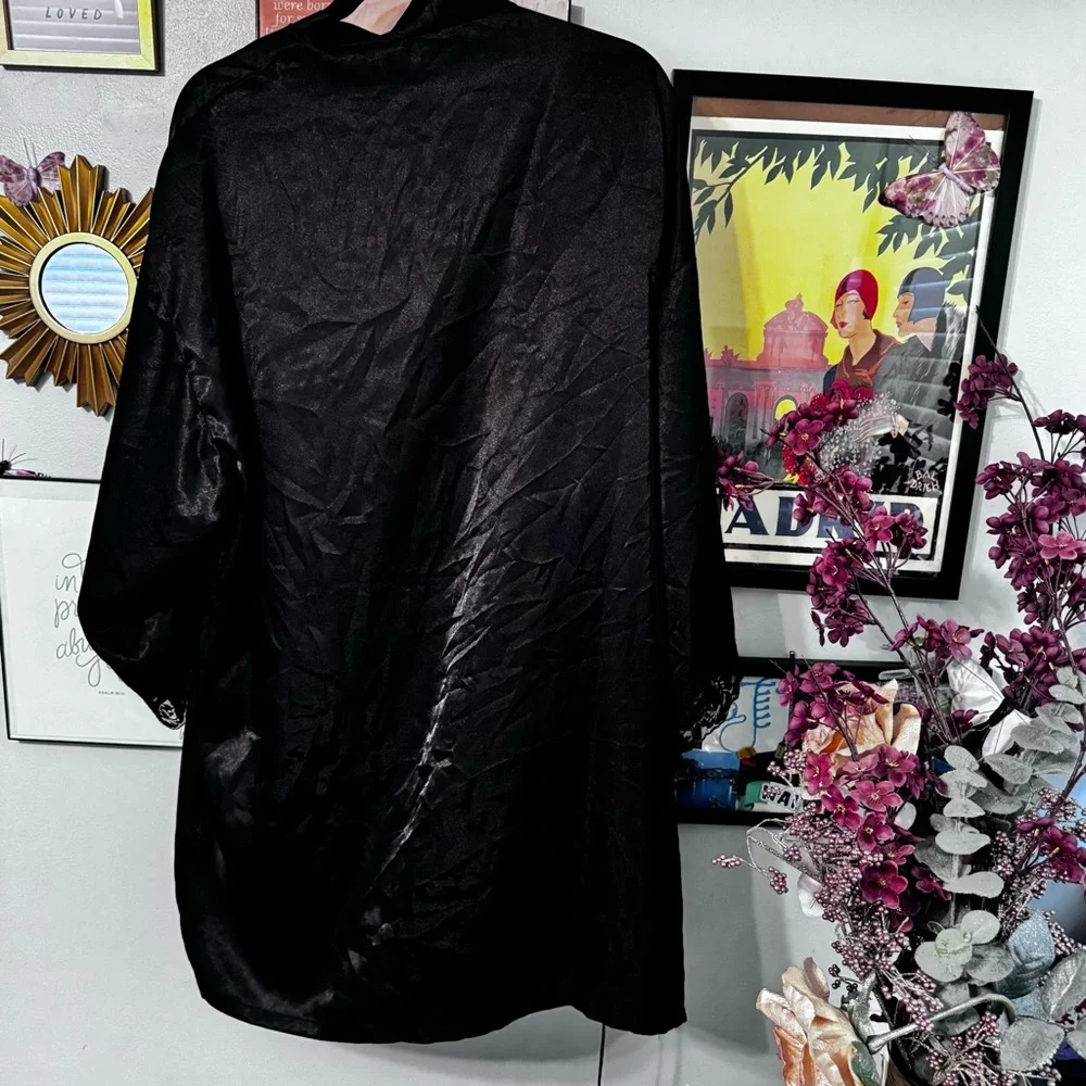 Black Torrid Robe - Picture 2 of 9